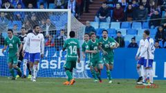 Gol Carlos Hernandez Toche Yeboah Rocha Folch Zaragoza Real Oviedo La Romareda.Toche y Carlos Hernandez se apresuran a sacar rapido tras el gol del defensa