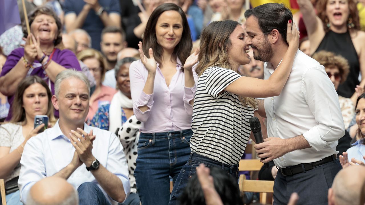 Ione Belarra e Irene Montero, este viernes, junto a Alberto Garz�n en un mitin en Valencia