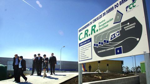 Aunque comenzaron a funcionar en septiembre, las instalaciones de Servia se inauguraron el 5 de abril del 2003.