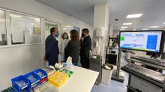 El conselleiro de Sanidade, Julio Garca Comesaa, en su visita al Hospital Comarcal de Valdeorras