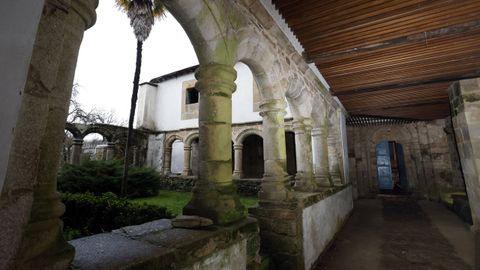Iglesia y claustro de Ferreira de Pallares