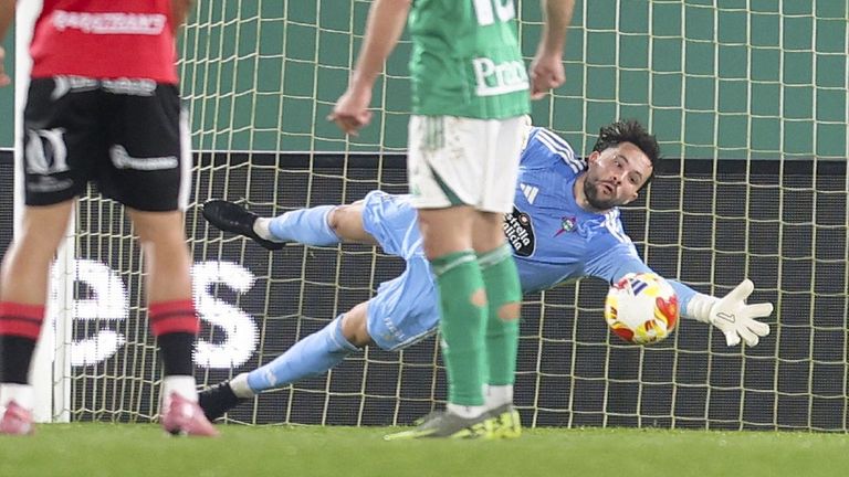 El Racing de Ferrol construye un muro en defensa