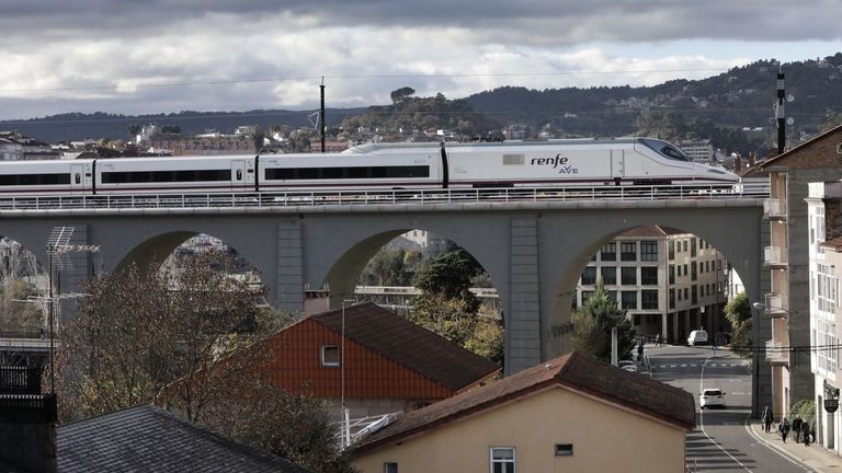 Los AVE apenas sufren ya limitaciones de velocidad en la conexión con Madrid
