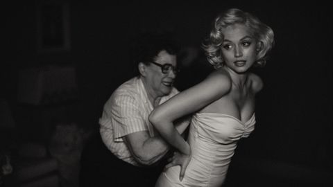 La actriz cubanoespañola Ana de Armas como Marilyn en el filme «Blonde», de Andrew Dominik. 