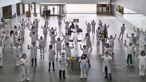 Sanitarios y profesionales del HULA celebran el Da Mundial da Hixiene de Mans
