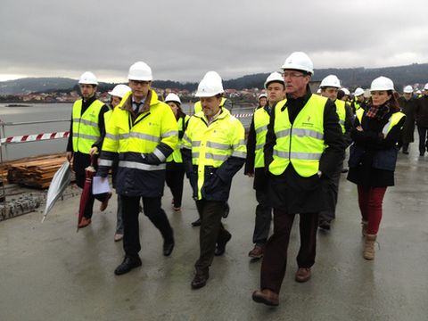 La comitiva recorri� el tramo del puente construido