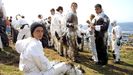 Voluntarios de Baleares, en el Coidal das Castaas del 2003, el 1 de abril del 2003.