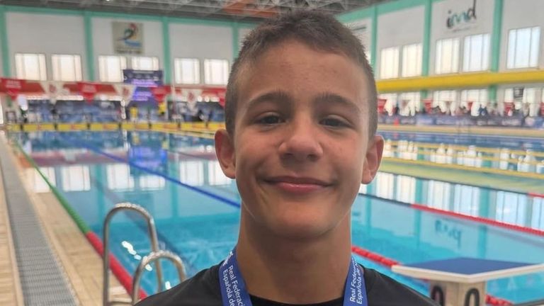 El nadador lucense Samuel Lema Castro, medalla de bronce en el campeonato de España alevín en 200 mariposa
