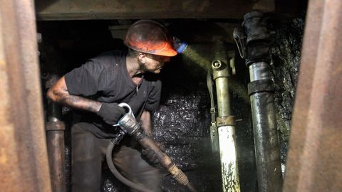 Un minero trabaja en la mina de carbn Belorechenscaya, en un territorio controlado por rebeldes prorrusos, a unos 20 km de la ciudad de Lugansk, Ucrania