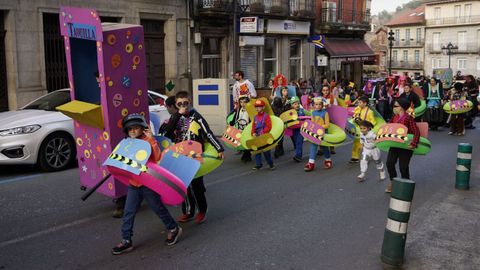 Domingo de carnaval. Desfile en Ribadavia.