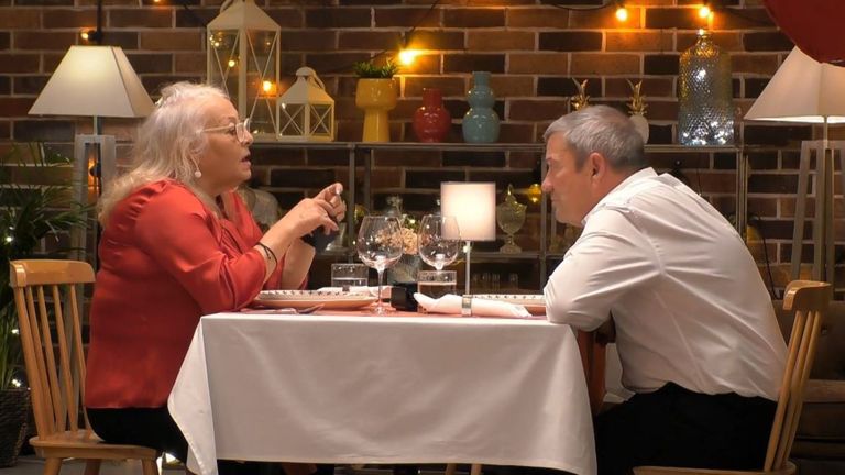 La sorprendente anécdota de dos solteros asturianos en First Dates: «Igual te conocí por Facebook...»