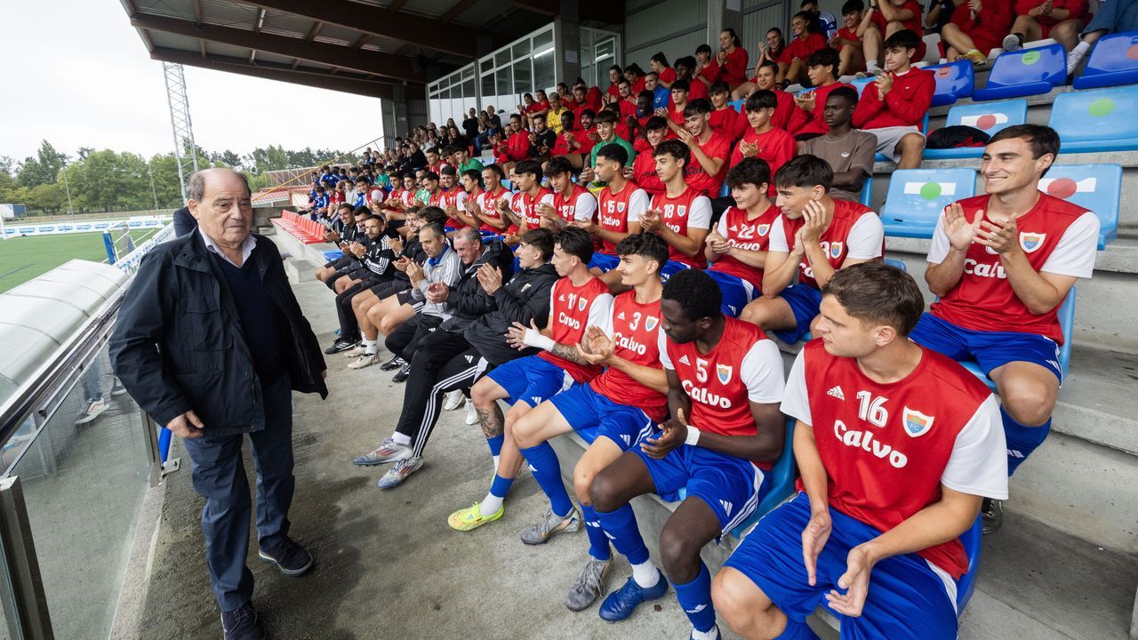 <span lang= gl >Actividades de Voz Natura non colexio Frei Lu&iacute;s de Granada de Sarria</span>.Luciano Calvo, presidente do Berganti&ntilde;os, na presentaci&oacute;n do equipo.