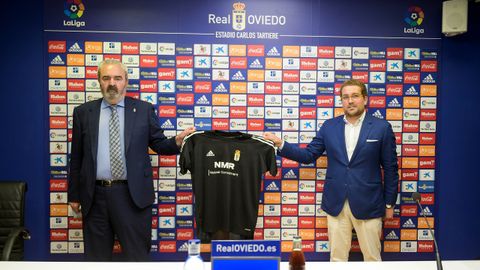 NMR Carlos Tartiere.Manolo Paredes y Alfredo Navarrete, durante la presentaci�n del patrocinio de NMR