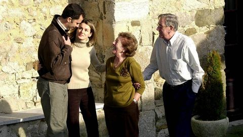 Los príncipes, en una visita a los abuelos paternos de Letizia Ortiz en Ribadesella, en 2014
