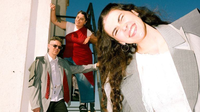 Ortiga se une a Calequi y las Panteras en «Si te aleja del amor no puede ser bueno»