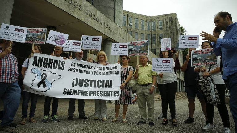 La Justicia da un mes a la aseguradora de Renfe para pagar las indemnizaciones por el accidente de Angrois