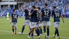 Los jugadores del Oviedo celebran el gol de Bastn ante el Legans