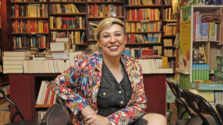 Inma López Silva, este mércores, na libraría Librouro, en Vigo.