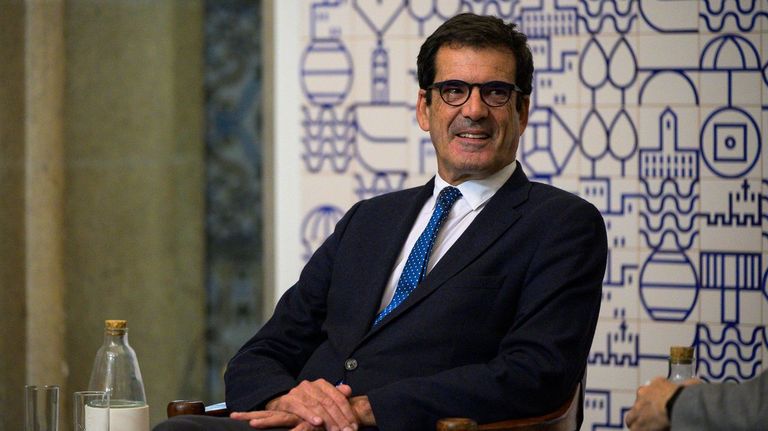 <span lang="gl">Rui Moreira, alcalde de Oporto: «Gustaríame poder chegar a Vigo en menos dunha hora de tren»</span>