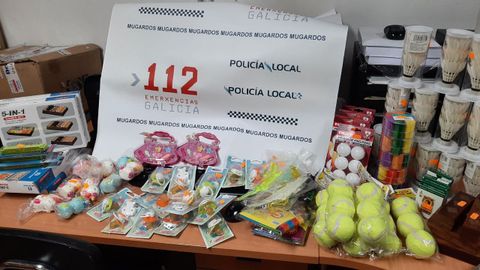 Parte de la mercancía intervenida por los agentes municipales