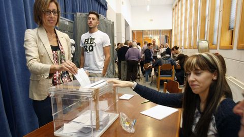 Raquel Arias vota en Sober en una de las ltimas elecciones gallegas