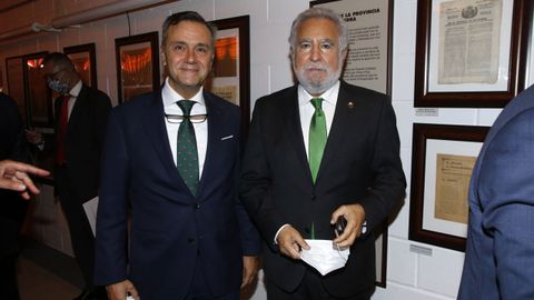Roberto Tojeiro Rodríguez, presidente de Gadisa, con Miguel Ángel Santalices, presidente del Parlamento de Galicia
