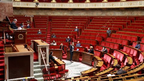 Debate en la Asamblea Nacional de Paris para tratar la ley de emergencia por el coronavirus