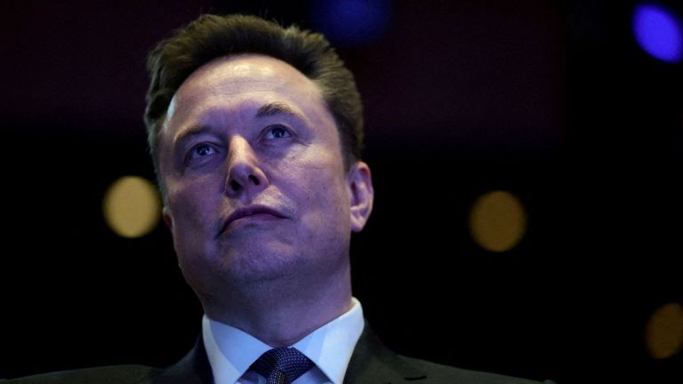 Elon Musk arremete contra Sánchez tras la derrota del PSOE en Aragón