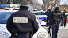| EFE.Agentes de la polica francesa, en el juzgado de Tarascon, donde se produjo el ataque