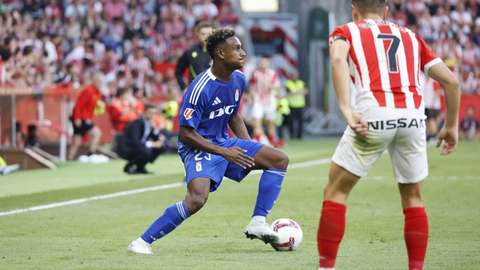 Derbi asturiano entre el Real Sporting de Gijon y el Real Oviedo en El Molin�n