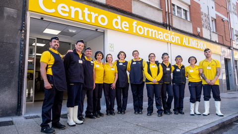 El equipo de formadores de Alimerka que imparten clase en el nuevo centro