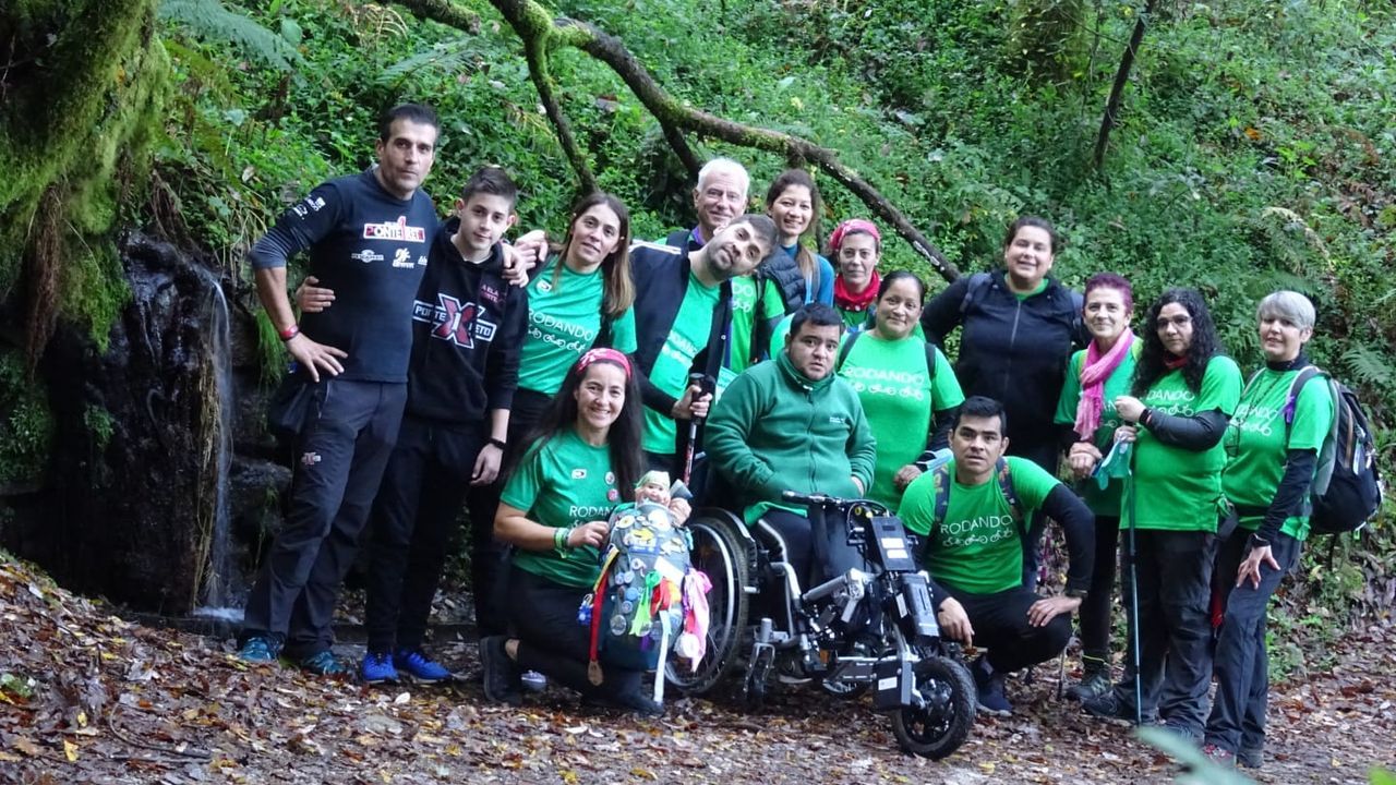 Peregrinacin polo camio a Orixe.Sergio Gonzlez, con el equipo de Rodando, en la quinta etapa de su reto ya completado del Camino de Santiago