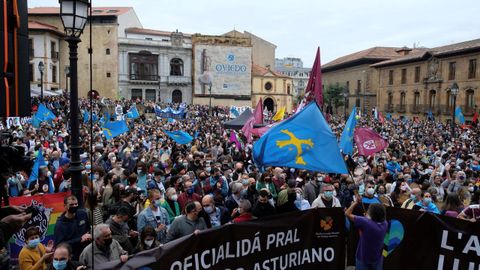 Imagen de la gran manifestación celebrada en Oviedo el pasado 16 de octubre, donde unas 30.000 personas reclamaron la oficialidad del asturiano