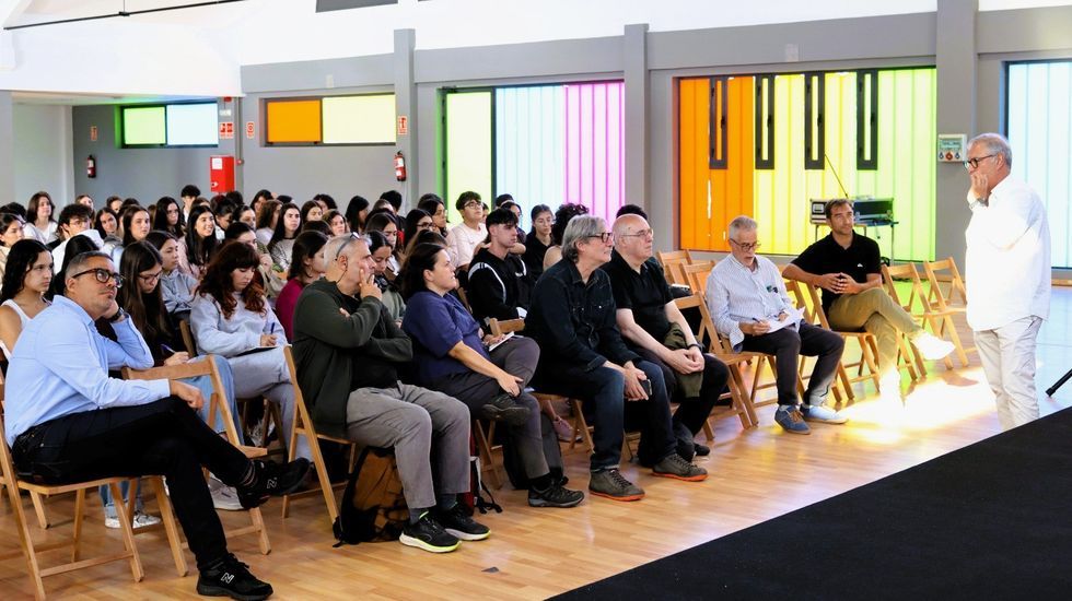Charla en el mercado municipal de Carballo, en la segunda planta