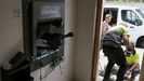  La Guardia Civil investiga el robo en una entidad bancaria de Villamayor (Piloña) perpetrado la pasada madrugada, donde los autores reventaron el cajero automático con explosivos para huir con un botín de 30.000 euros.