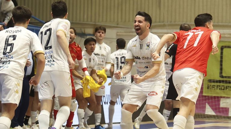 O Parrulo Ferrol logra un heroico empate frente al Valdepeñas en A Malata (4-4)