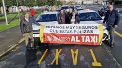 La caravana reivindicativa de los taxistas de Barbanza acab delante del antiguo auditorio de Ribeira