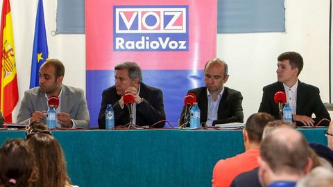 Debate organizado por Radio Voz y La Voz para las elecciones del 28M entre los candidatos de Ribeira. De izquierda a derecha: Francisco Suárez (PSOE), Manuel Ruiz (PP), Vicente Mariño (PBBI) y Luis Pérez (BNG)