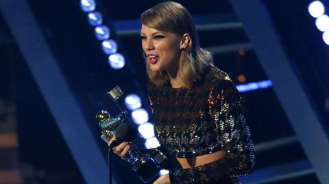 Taylor Swift recoge su premio al mejor vídeo por «Blank Space»