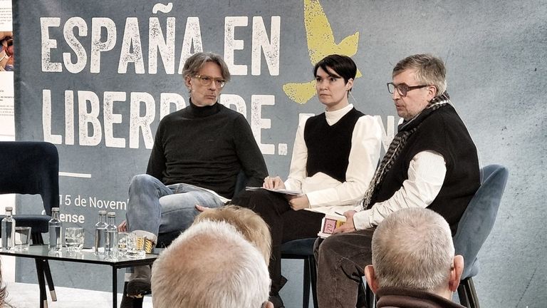 Escritores e expertos debateron sobre a importancia da lingua na democracia