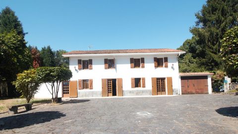 Una de las viviendas que comercializa la inmobiliaria Será por Casas. Está casa solariega está en Abegondo