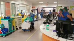Un paciente de 80 a�os recibe el alta de la UCI del HUCA