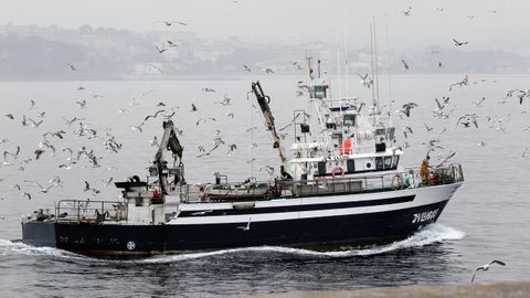 El cerquero Xurel Uno entrando en el puerto de A Coruña en una imagen de archivo