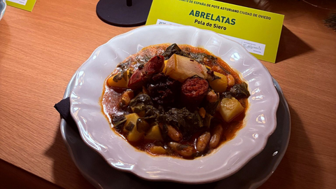 Un plato de pote asturiano del restaurante Abrelatas