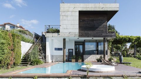 1.800.000 euros. Vivienda de tres habitaciones en venta en Monte da Guía. Está equipada con pisos de mármol