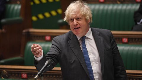 El primer ministro britnico, Boris Johnson, asiste a las preguntas del primer ministro en la Cmara de los Comunes el pasado da 24