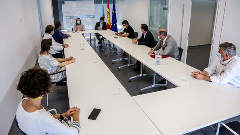 La reunin entre la Consellera de Infraestruturas y la Asociacin de Constructores de Pontevedra tuvo lugar este viernes en el edificio de la Xunta