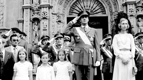 Juan Carlos I y la Familia Real, durante la celebración del Día de Galicia, el 25 de julio de 1976