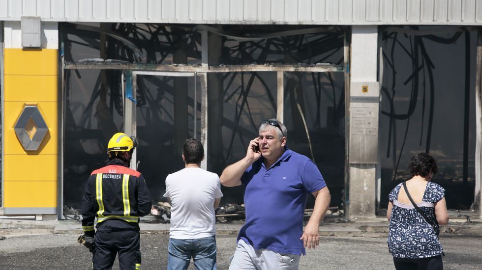 Elena Candia, junto a parte del nuevo equipo