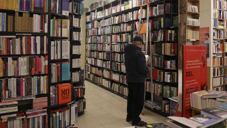 Barómetro de lectura: El 66,2 % de españoles lee en su tiempo libre, porcentaje que sube al 76,9 % entre los jóvenes